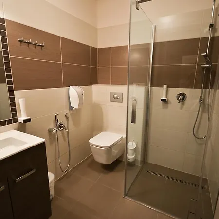 乌克兹齐酒店 酒店 特普利采