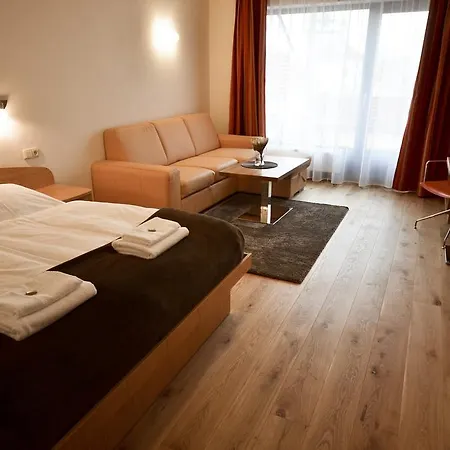 乌克兹齐酒店 酒店 特普利采