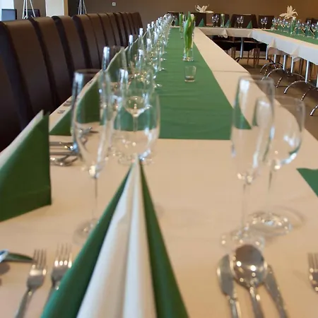 乌克兹齐酒店 酒店 特普利采