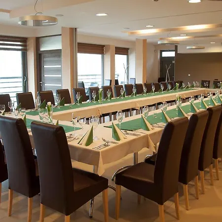 乌克兹齐酒店 4* 特普利采