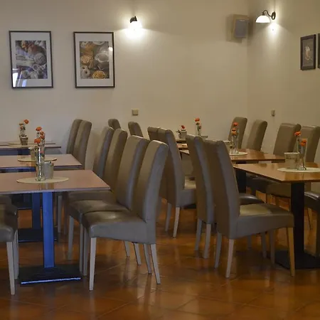 乌克兹齐酒店 特普利采